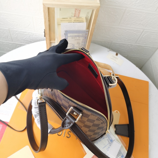 ルイヴィトンバッグ着用イメージ